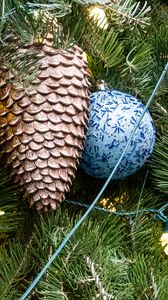Preview wallpaper pine cone, christmas ball, tree, new year, christmas