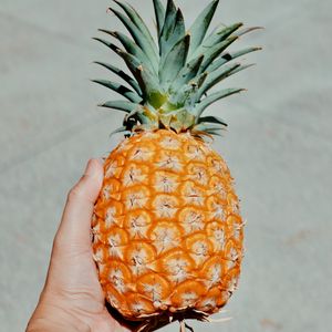 Preview wallpaper pineapple, fruit, hand, tropical