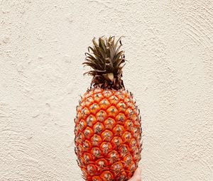 Preview wallpaper pineapple, fruit, hand