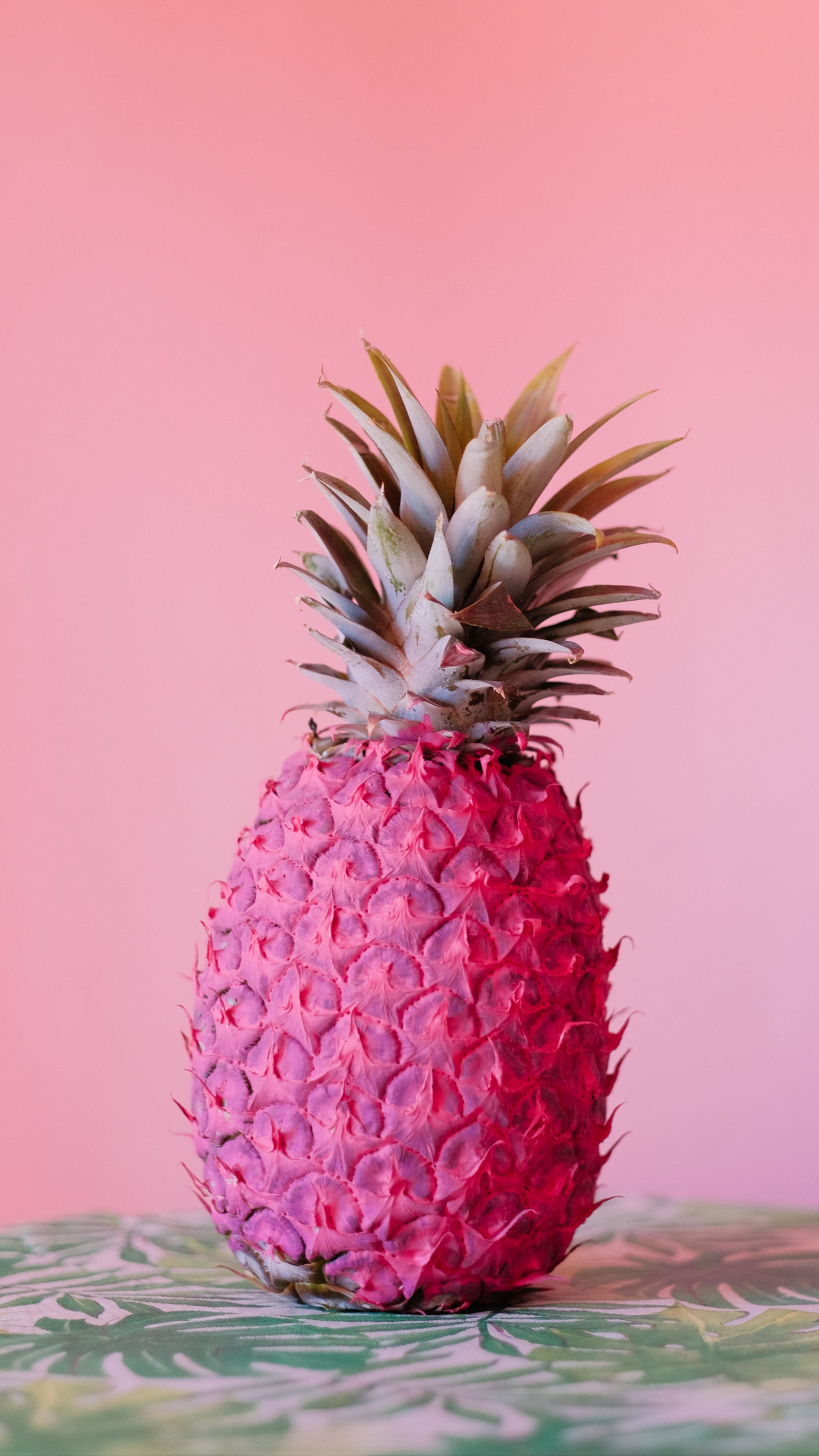 Seven pink pineapple. Розовый ананас. Seven pink pineapple. Золотой ананас. Ананас яркий.