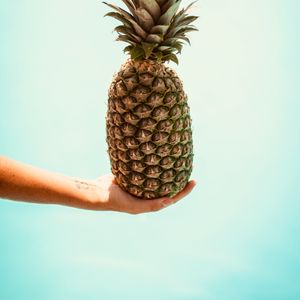 Preview wallpaper pineapple, hand, fruit