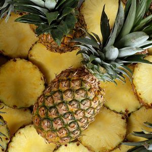 Preview wallpaper pineapple, sliced, fruit