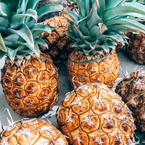 Preview wallpaper pineapples, fruit, fresh, ripe