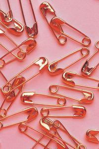 Preview wallpaper pins, metal, gold, pink background