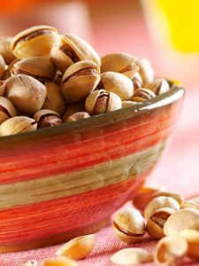 Preview wallpaper pistachios, nuts, plate, table