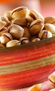 Preview wallpaper pistachios, tasty nuts, bowl