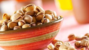 Preview wallpaper pistachios, tasty nuts, bowl