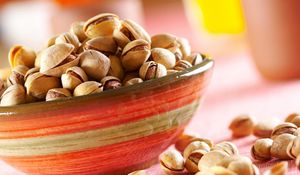 Preview wallpaper pistachios, tasty nuts, bowl