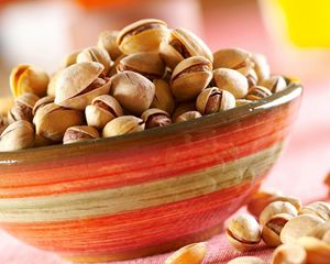 Preview wallpaper pistachios, tasty nuts, bowl