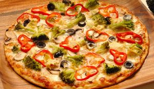 Preview wallpaper pizza, broccoli, pepper, olives