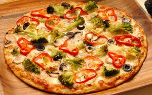 Preview wallpaper pizza, broccoli, pepper, olives
