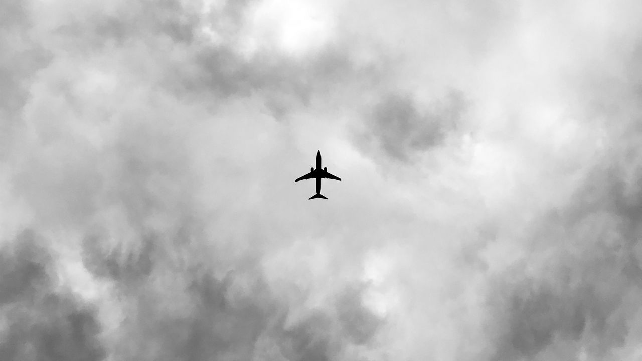 Wallpaper plane, bottom view, bw, clouds