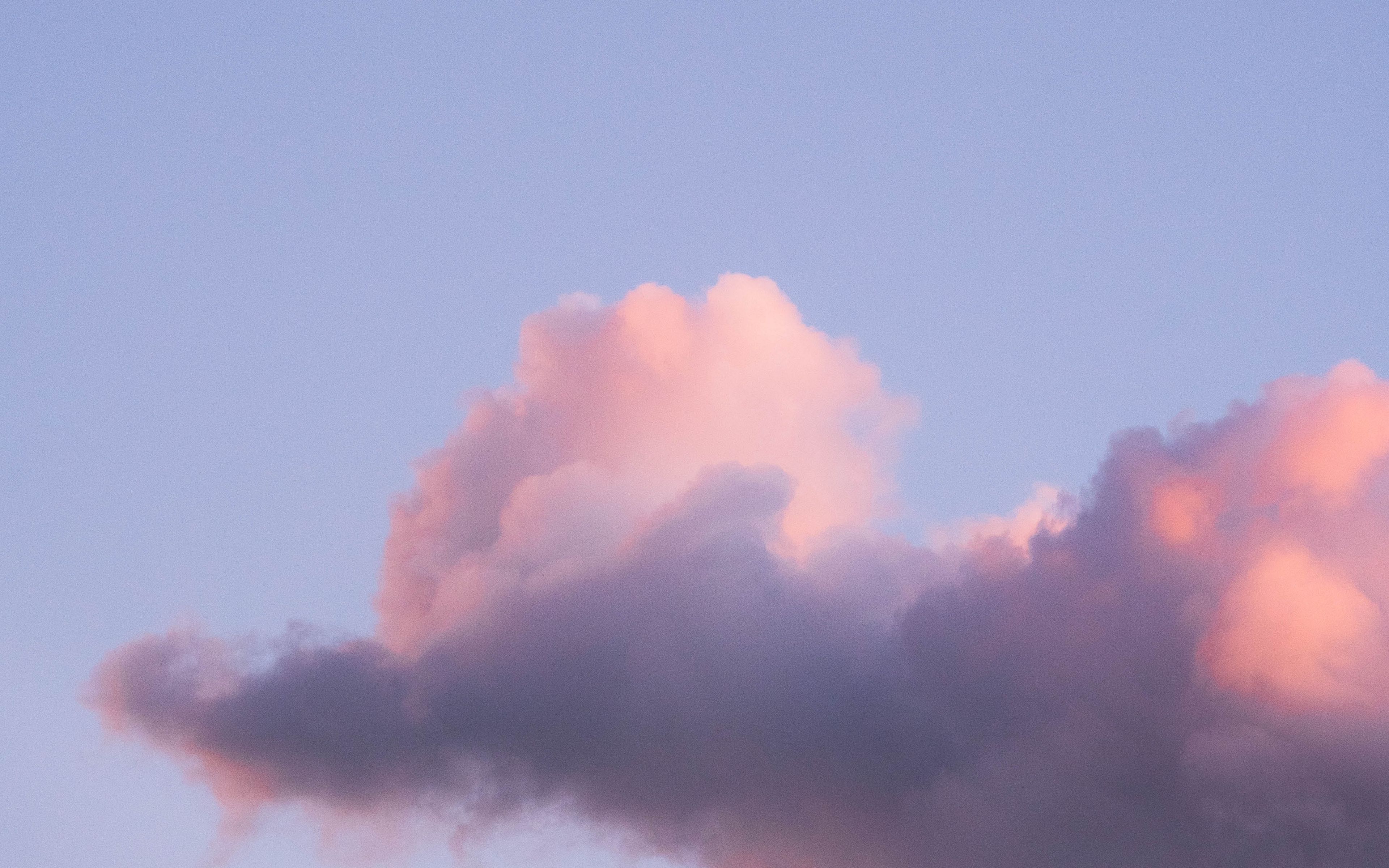 Цепь облаков выложи на сайт. Облака Минимализм. Небо с облаками Минимализм. Полосы от самолета на небе. Инверсионный след.