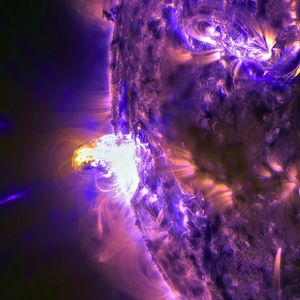 Preview wallpaper planet, explosion, purple, space