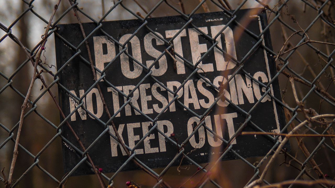 Wallpaper plate, mesh, fence, sign