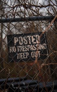 Preview wallpaper plate, mesh, fence, sign