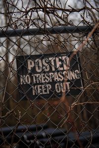 Preview wallpaper plate, mesh, fence, sign