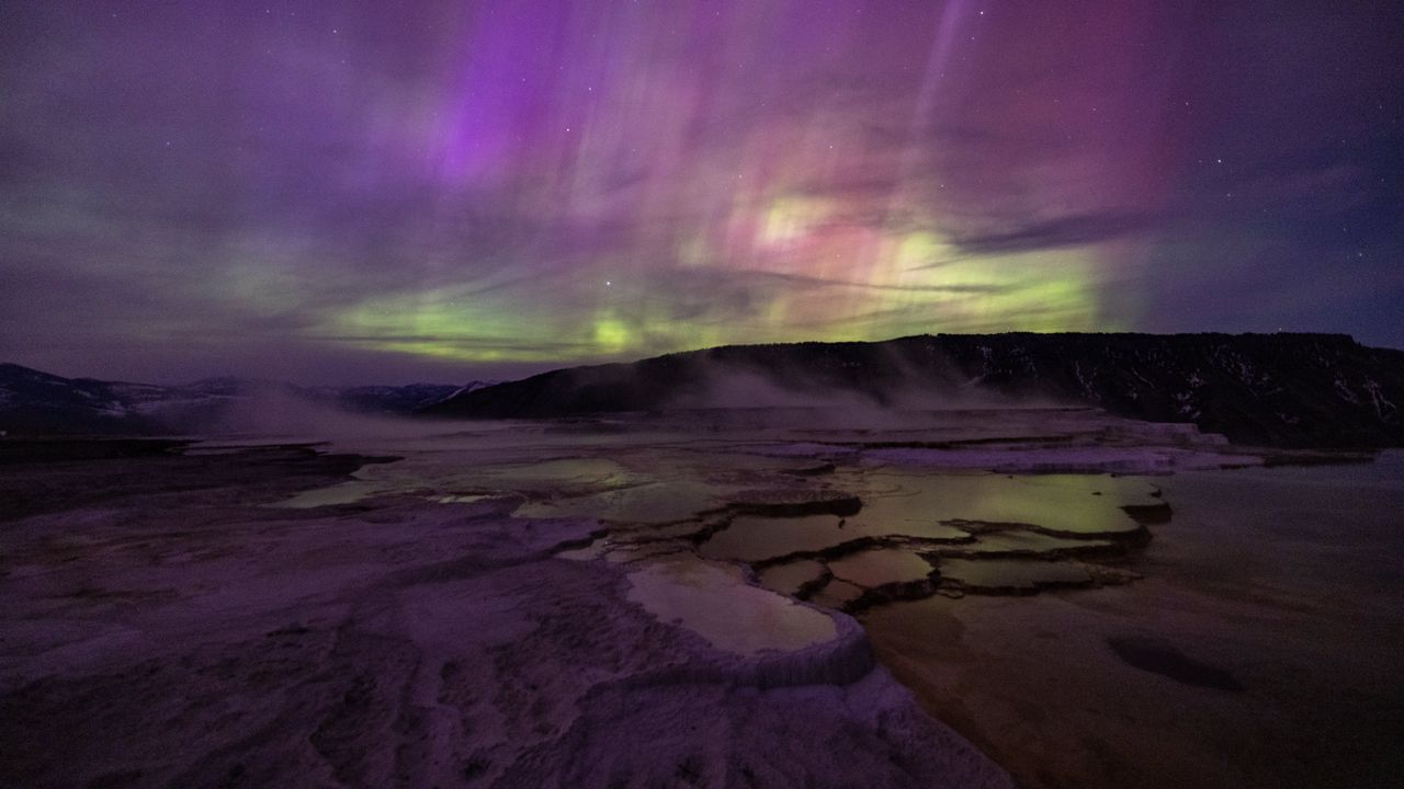 Wallpaper plateau, mountains, northern lights, night