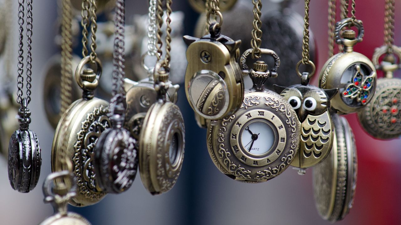 Wallpaper pocket watches, chains, antiques, brass