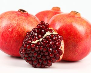 Preview wallpaper pomegranate, berries, fruit, ripe, juicy