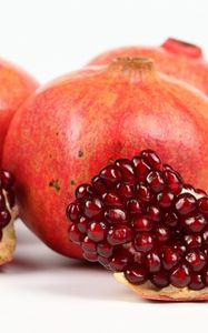 Preview wallpaper pomegranate, berries, ripe, fruit