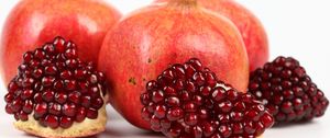 Preview wallpaper pomegranate, berries, ripe, fruit