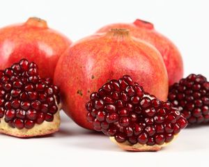 Preview wallpaper pomegranate, berries, ripe, fruit