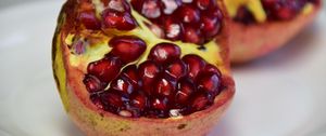 Preview wallpaper pomegranate, fruit, berries, ripe, close-up