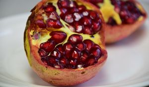 Preview wallpaper pomegranate, fruit, berries, ripe, close-up