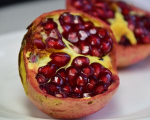 Preview wallpaper pomegranate, fruit, berries, ripe, close-up