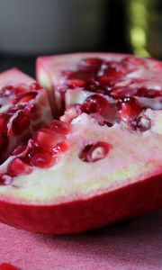 Preview wallpaper pomegranate, fruit, slice, juicy