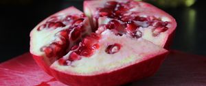 Preview wallpaper pomegranate, fruit, slice, juicy