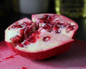 Preview wallpaper pomegranate, fruit, slice, juicy