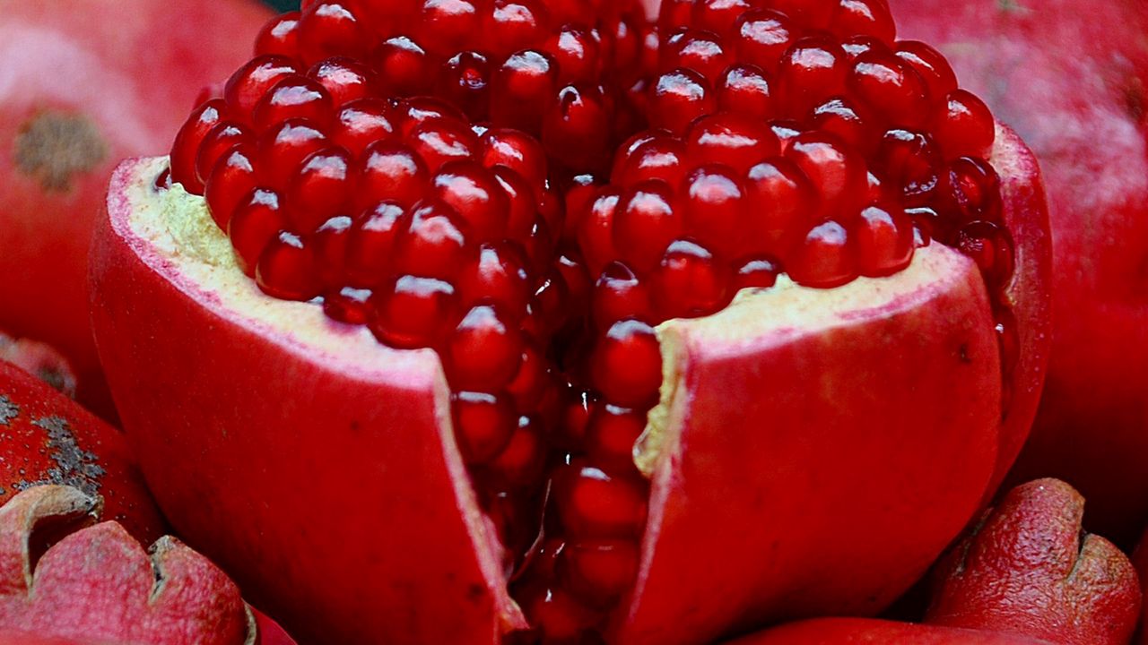 Wallpaper pomegranate, fruit, slice