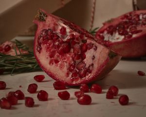 Preview wallpaper pomegranate, fruit, slices, red, boxes, branches