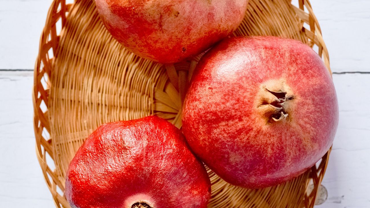 Wallpaper pomegranates, fruit, basket