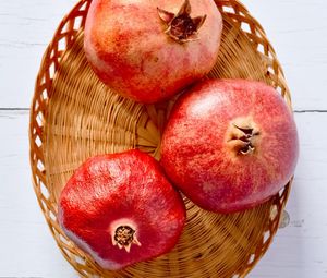 Preview wallpaper pomegranates, fruit, basket