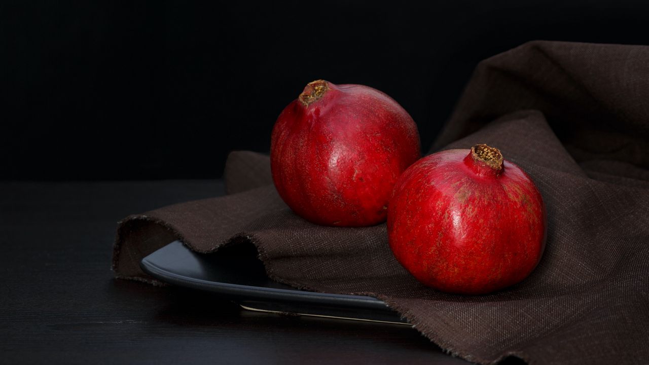 Wallpaper pomegranates, fruit, plate, still life