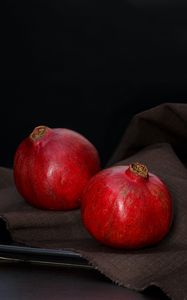 Preview wallpaper pomegranates, fruit, plate, still life
