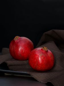 Preview wallpaper pomegranates, fruit, plate, still life