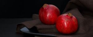 Preview wallpaper pomegranates, fruit, plate, still life
