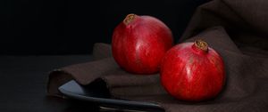 Preview wallpaper pomegranates, fruit, plate, still life