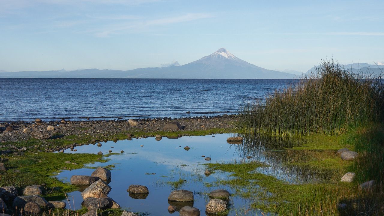 Wallpaper pond, stones, sea, volcano, nature