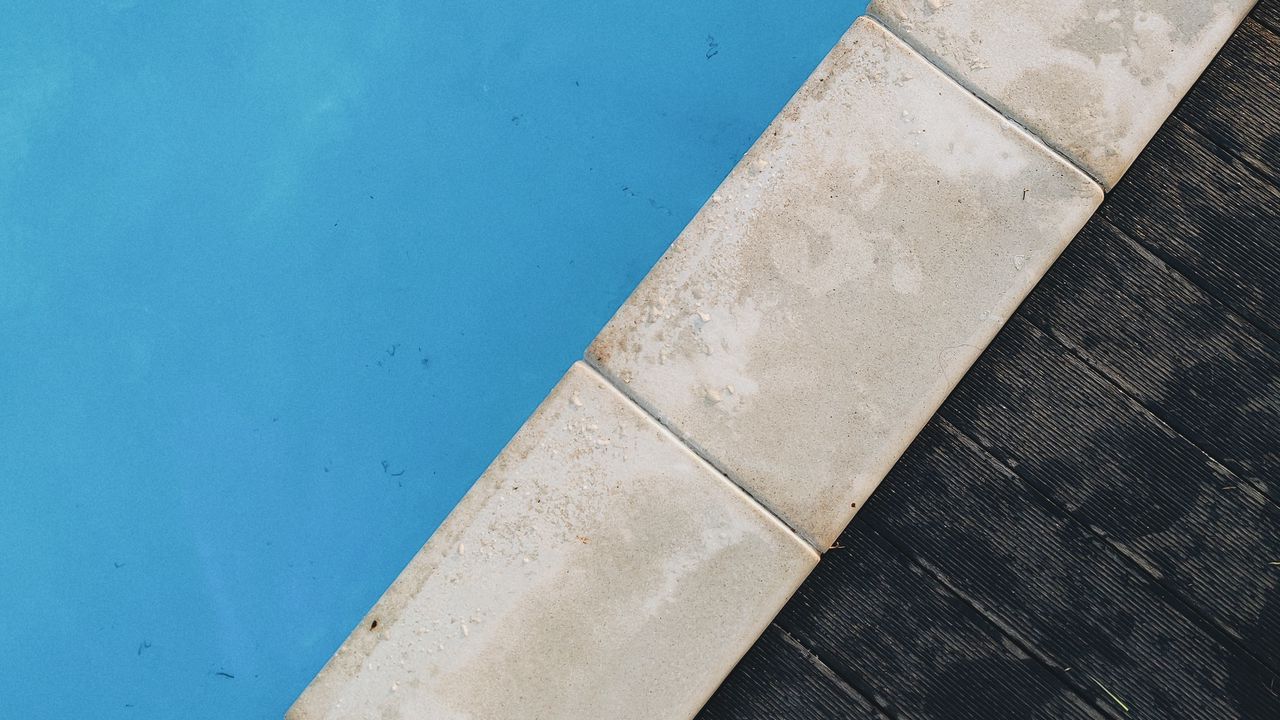 Wallpaper pool, water, bricks, surface