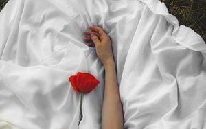 Preview wallpaper poppy, hands, flower, cloth, handsomely