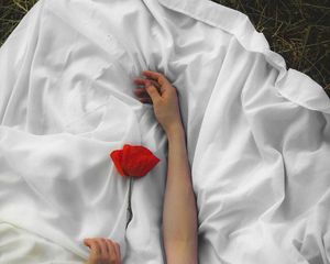 Preview wallpaper poppy, hands, flower, cloth, handsomely