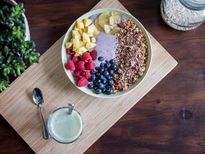 Preview wallpaper porridge, berries, blueberries, raspberries