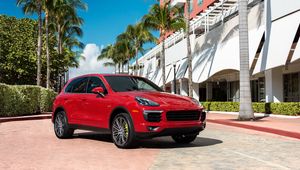 Preview wallpaper porsche cayenne, porsche, red, side view, palm trees