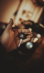 Preview wallpaper porsche, keys, hand, focus