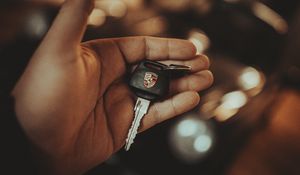 Preview wallpaper porsche, keys, hand, focus